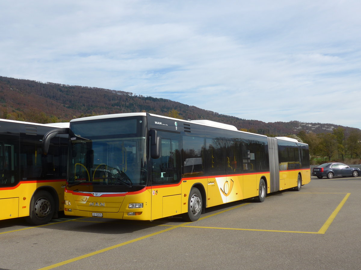 (186'013) - CarPostal Ouest - JU 52'076 - MAN (ex Nr. 38) am 21. Oktober 2017 in Develier, Parkplatz