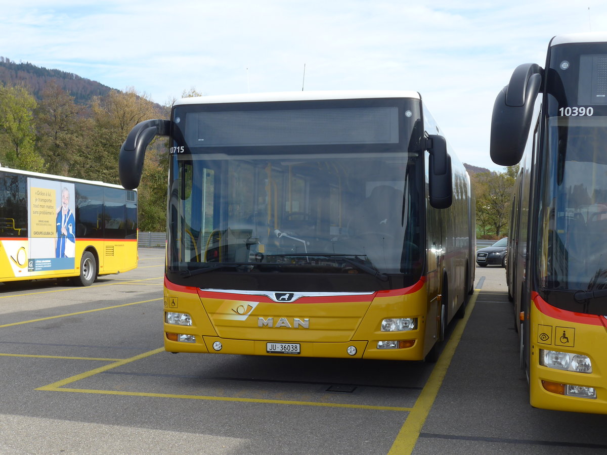(186'018) - CarPostal Ouest - JU 36'038 - MAN am 21. Oktober 2017 in Develier, Parkplatz
