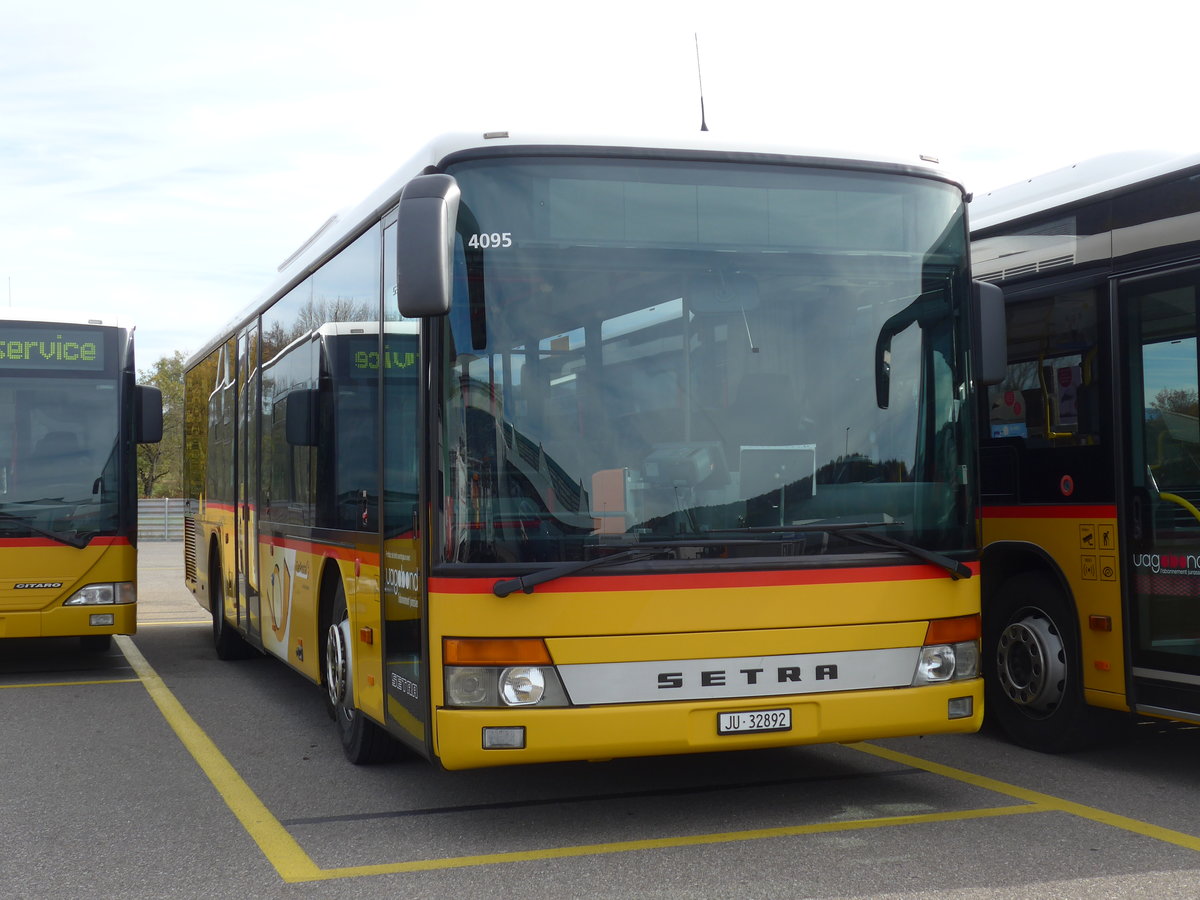 (186'021) - CarPostal Ouest - JU 32'892 - Setra (ex Nr. 19) am 21. Oktober 2017 in Develier, Parkplatz