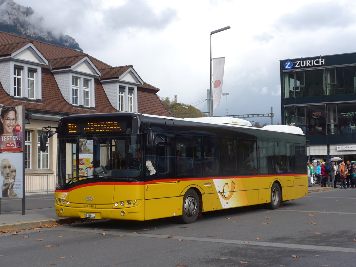 (186'107) - PostAuto Bern - BE 836'434 - Solaris (ex Nr. 581) am 22. Oktober 2017 beim Bahnhof Interlaken Ost