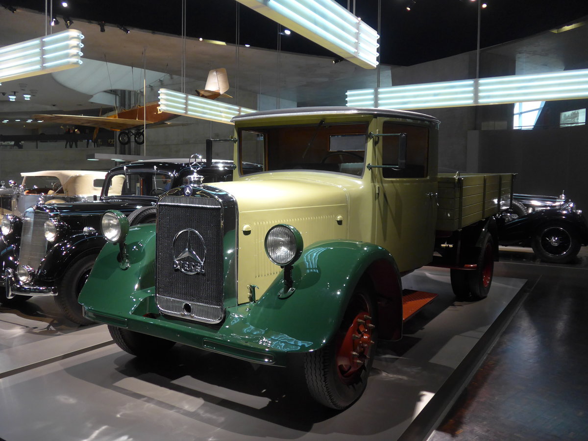 (186'338) - Mercedes-Benz Lo 2000 Diesel Pritschenwagen von 1932 am 12. November 2017 in Stuttgart, Mercedes-Benz Museum