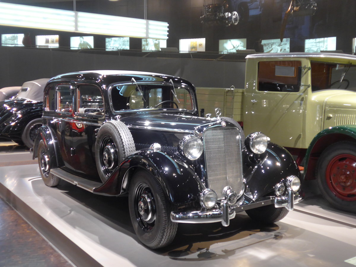 (186'340) - Mercedes-Benz 260 D Pullman-Limousine von 1938 am 12. Novvember 2017 in Stuttgart, Mercedes-Benz Museum 