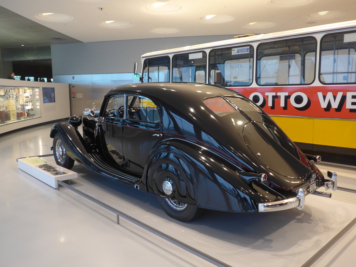 (186'353) - Mercedes-Benz 320 Stromlinien-Limousine von 1939 (AW 24-8014 - am 12. November 2017 in Stuttgart, Mercedes-Benz Museum