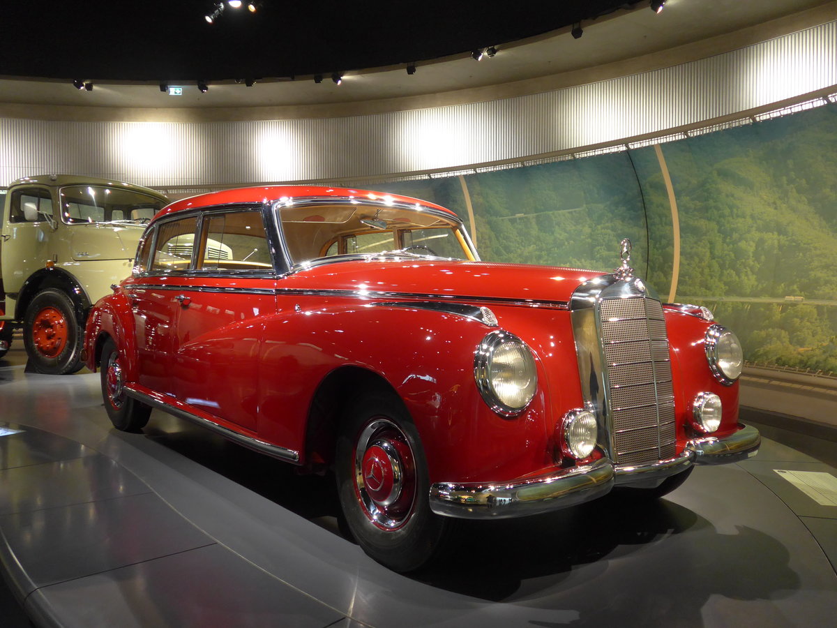 (186'398) - Mercedes-Benz 300 von 1952 am 12. November 2017 in Stuttgart, Mercedes-Benz Museum