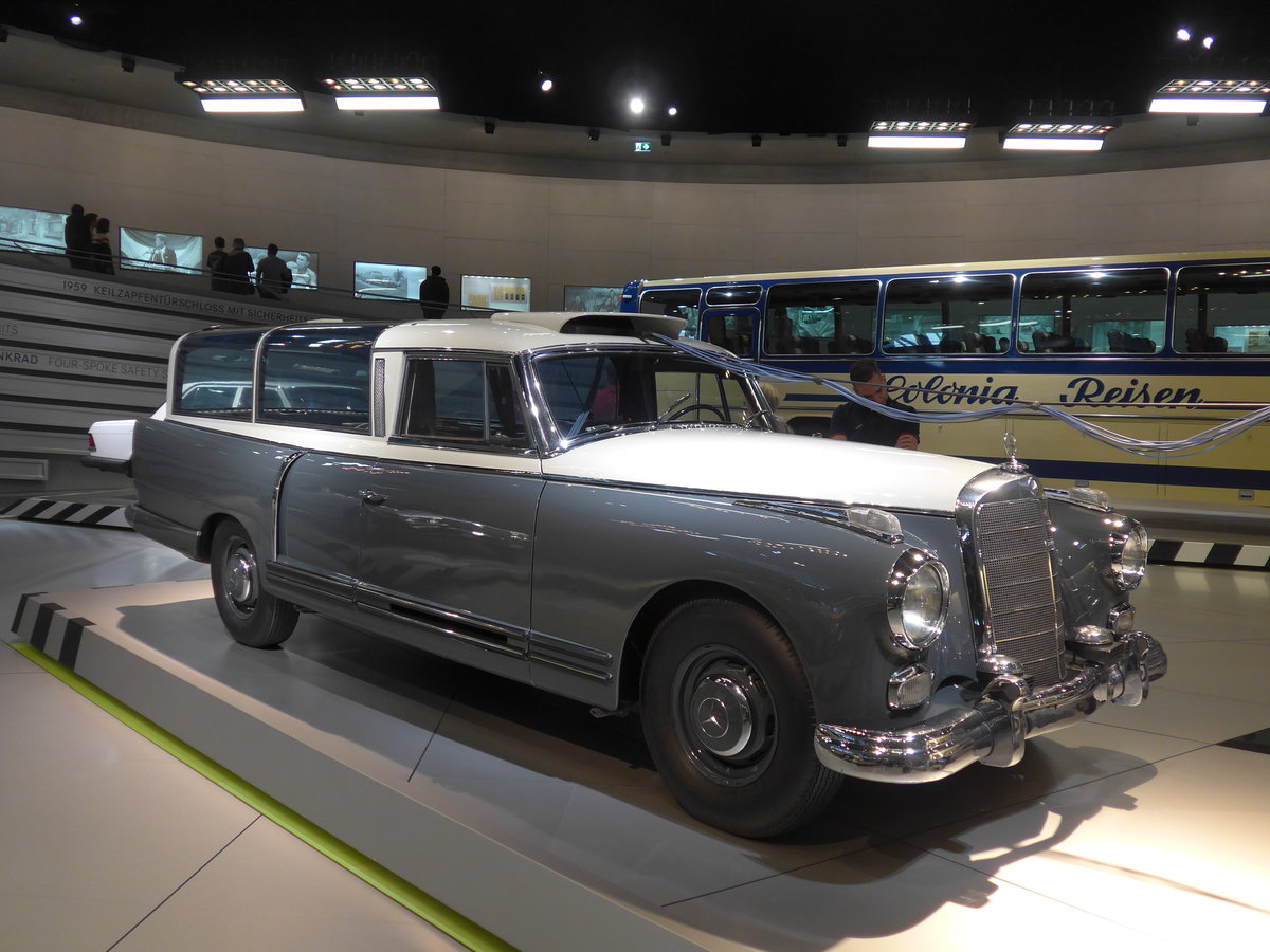 (186'431) - Mercedes-Benz 300 Messwagen von 1960 am 12. November 2017 in Stuttgart, Mercedes-Benz Museum