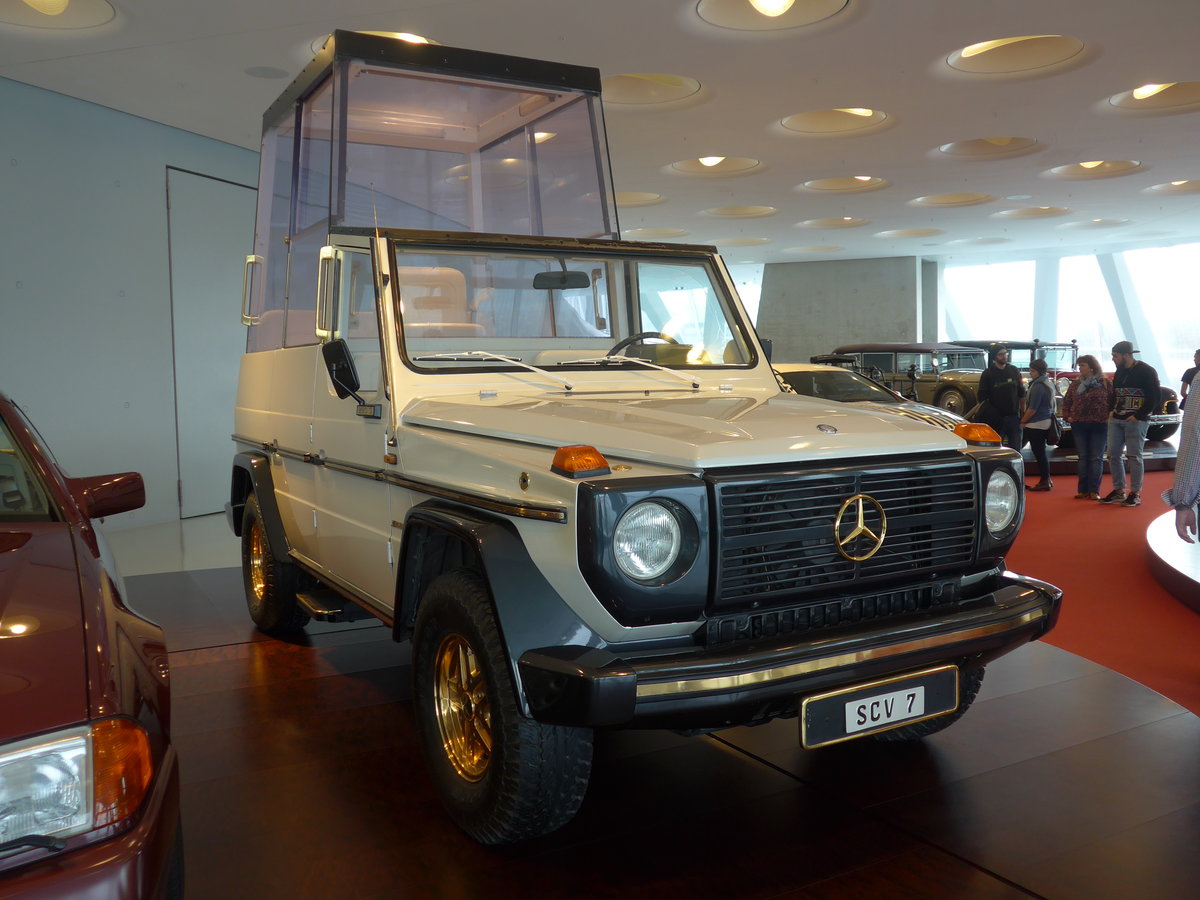 (186'440) - Mercedes-Benz 230 G  Papamobil  von 1980; Papst Johannes-Paul II. - SCV 7 - am 12. November 2017 in Stuttgart, Mercedes-Benz Museum