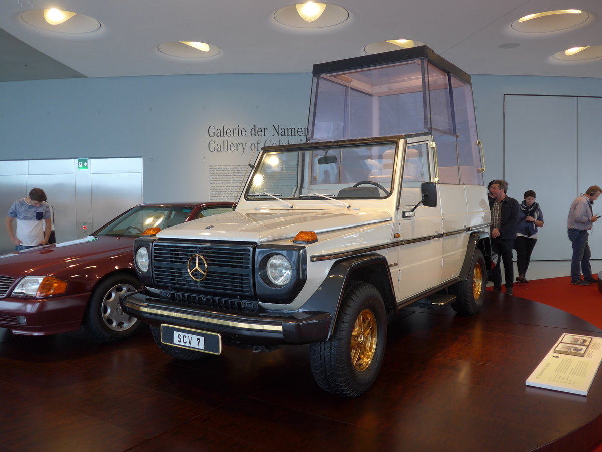 (186'441) - Mercedes-Benz 230 G  Papamobil  von 1980; Papst Johannes-Paul II. - SCV 7 - am 12. November 2017 in Stuttgart, Mercedes-Benz Museum