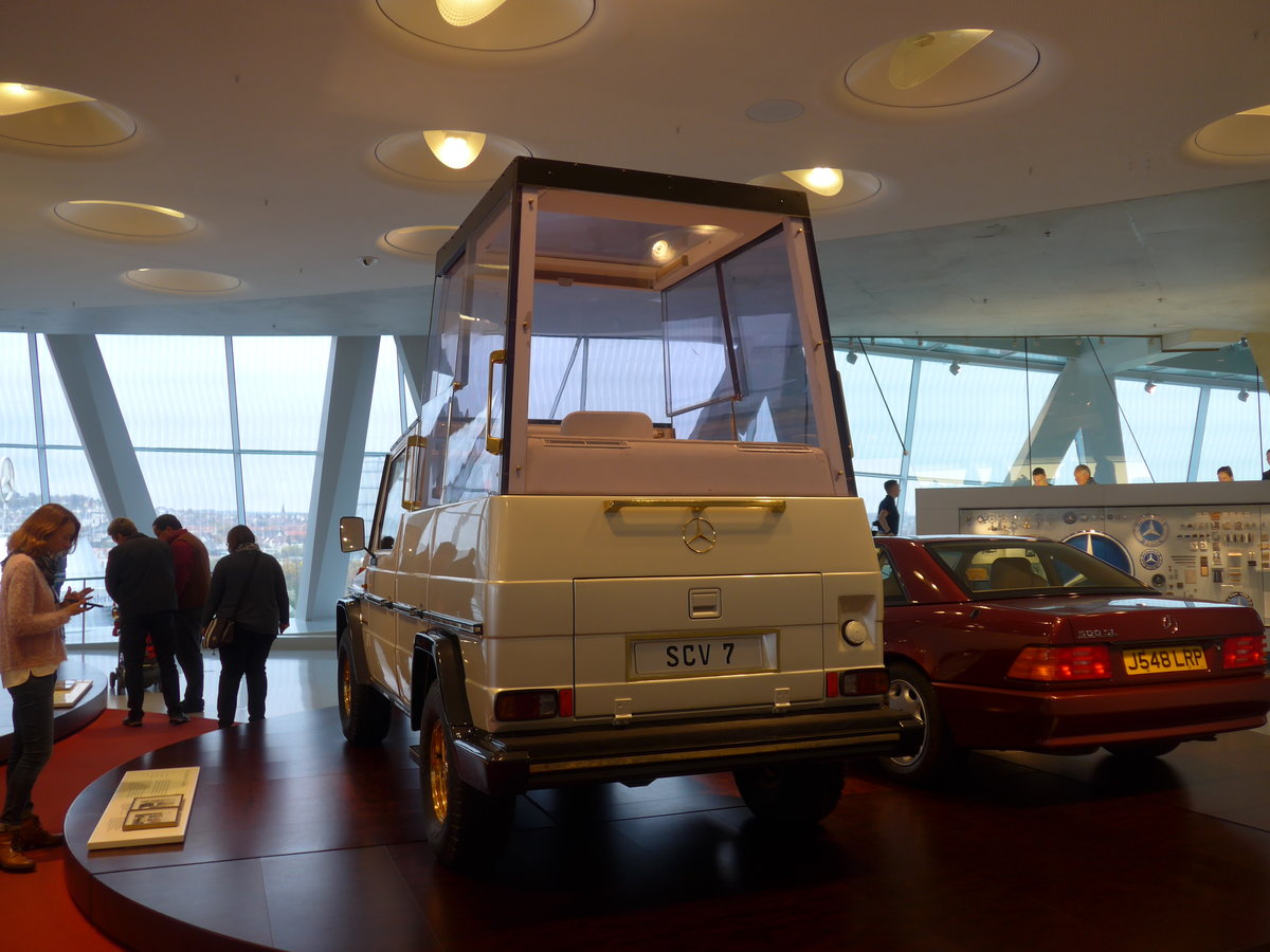 (186'457) - Mercedes-Benz 230 G  Papamobil  von 1980; Papst Johannes-Paul II. - SCV 7 - am 12. November 2017 in Stuttgart, Mercedes-Benz Museum