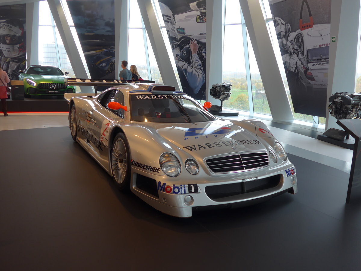 (186'469) - Mercedes-Benz CLK-GTR von 1997 am 12. November 2017 in Stuttgart, Mercedes-Benz Museum 