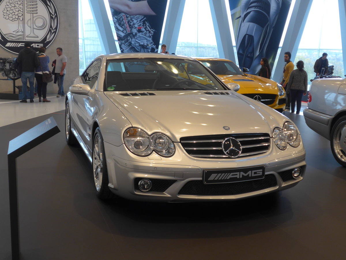 (186'475) - Mercedes-Benz SL 55 AMG von 2005 am 12. November 2017 in Stuttgart, Mercedes-Benz Museum