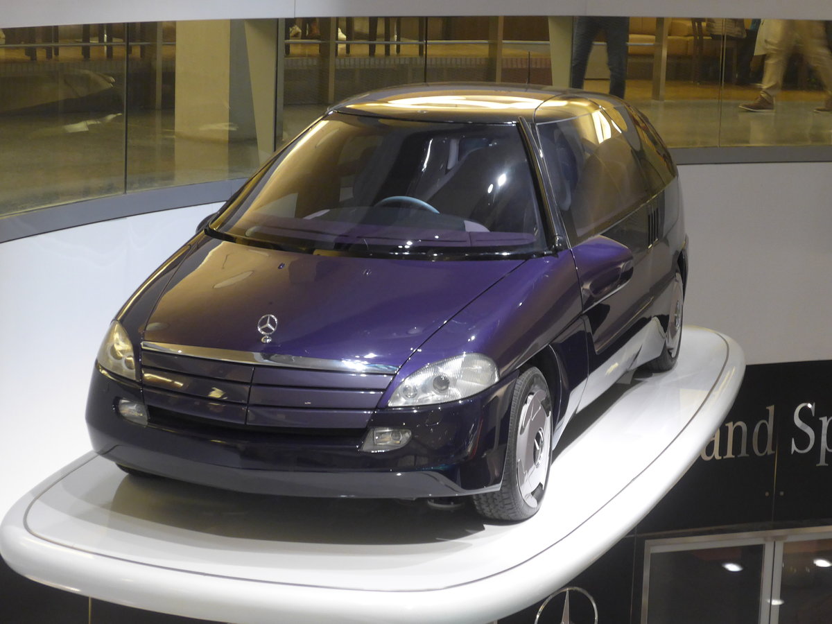 (186'491) - Mercedes-Benz F 100 von 1991 am 12. November 2017 in Stuttgart, Mercedes-Benz Museum