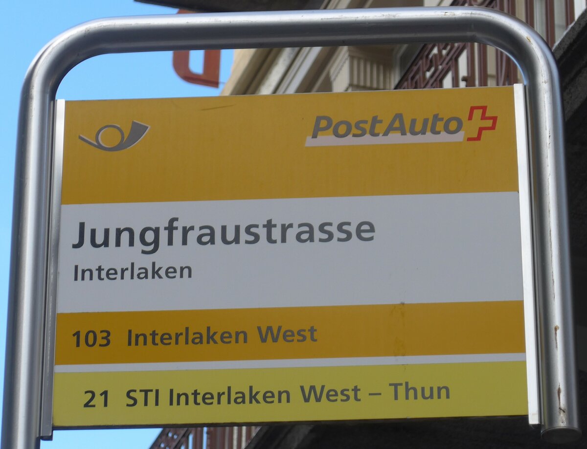 (186'771) - PostAuto/STI-Haltestellenschild - Interlaken, Jungfraustrasse - am 3. Dezember 2017