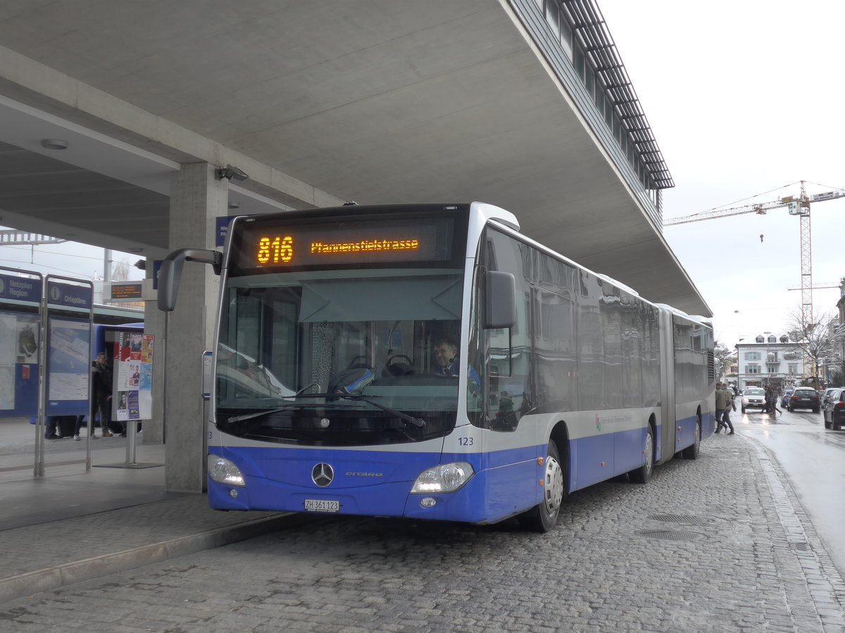 (186'869) - VZO Grningen - Nr. 123/ZH 361'123 - Mercedes am 9. Dezember 2017 beim Bahnhof Uster