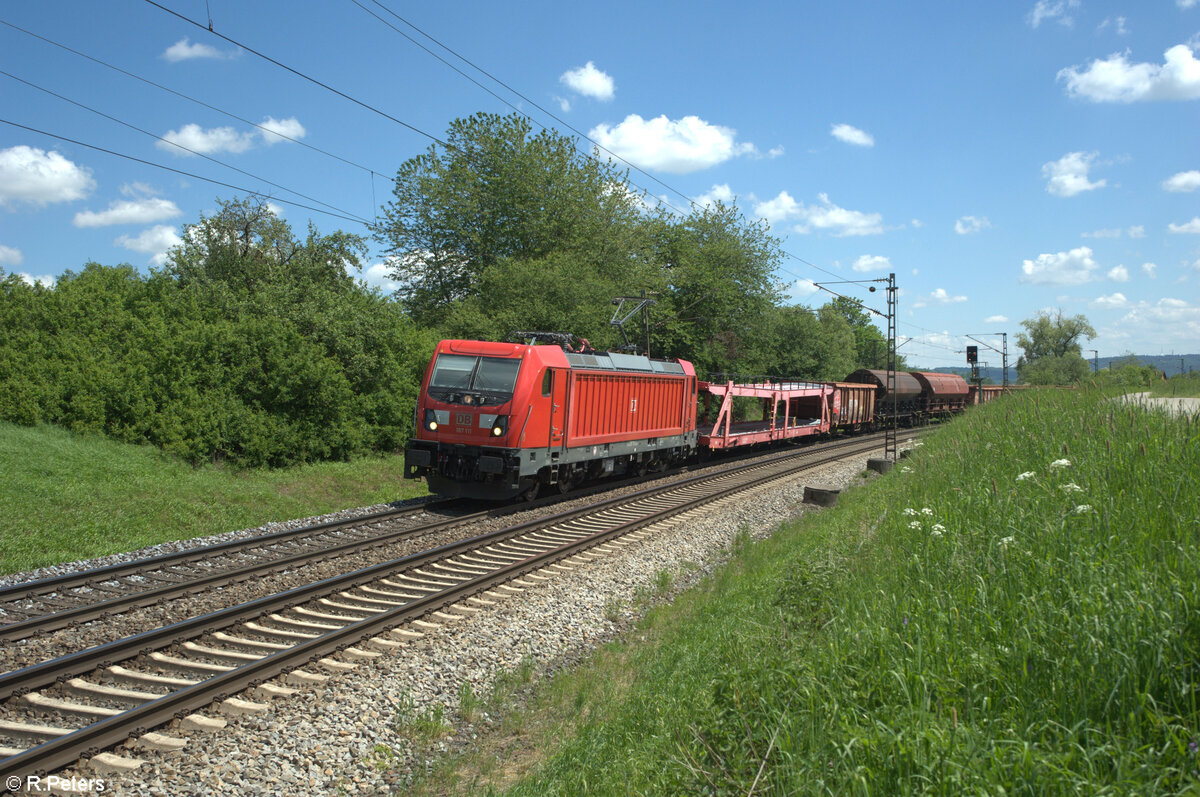 187 111-0 zieht mit einem gemiscten Güterzug bei Pölling in Richtung Norden. 14.05.24