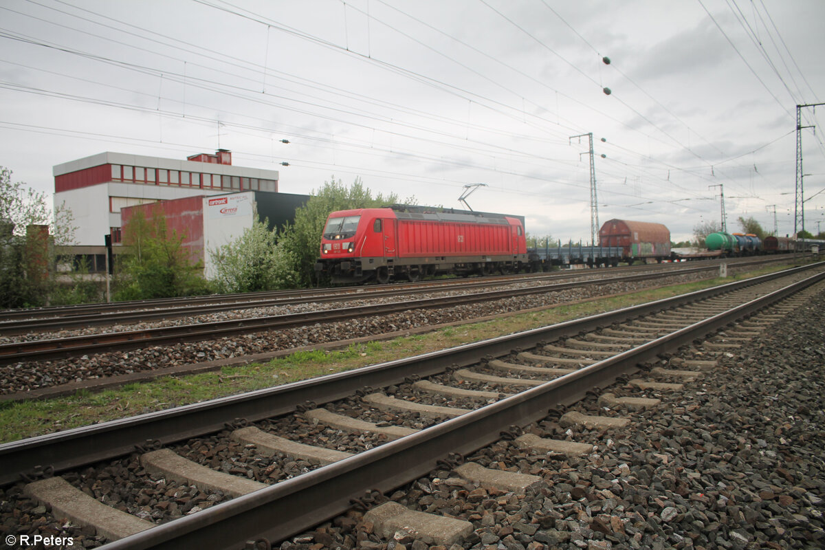 187 122-7 zieht mit ein gemischten Güterzug durch Nürnberg Hohe Marter. 09.04.24