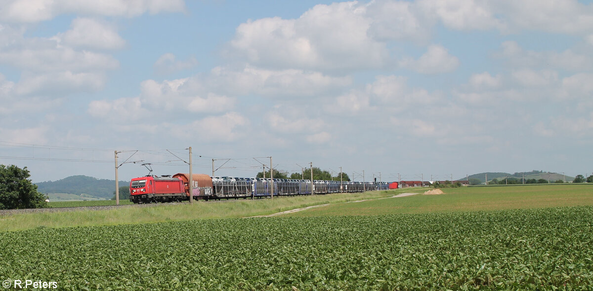 187 166-4 zieht bei Uffenheim mit einem gemischten Güterzug gen Norden. 04.06.24