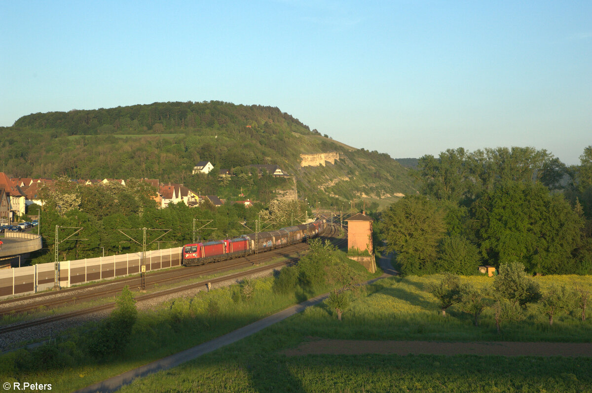 187 209-2 + 187 143-3 einem Gedeckten Gütterzug in Retzbach-Zellingen. 11.05.24