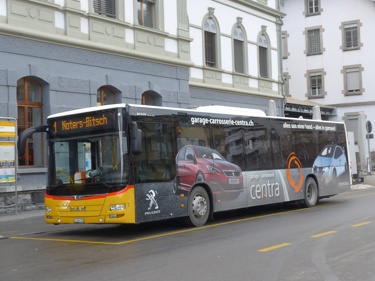 (187'012) - PostAuto Wallis - VS 449'120 - MAN am 17. Dezember 2017 beim Bahnhof Brig