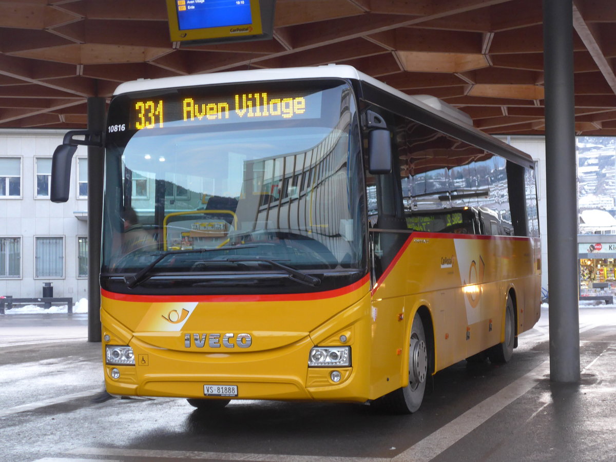 (187'263) - Evquoz, Erde - VS 81'888 - Iveco am 23. Dezember 2017 beim Bahnhof Sion