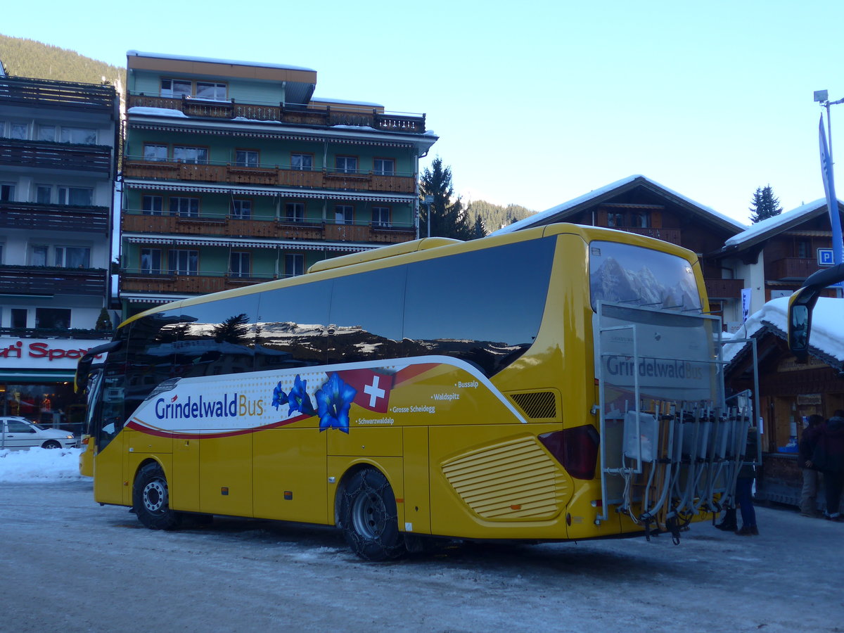 (187'290) - AVG Grindelwald - Nr. 22/BE 92'977 - Setra am 24. Dezember 2017 beim Bahnhof Grindelwald