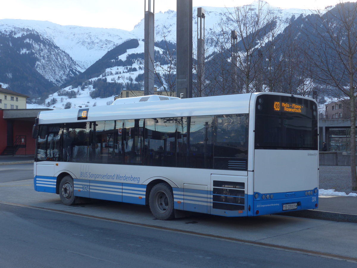 (187'432) - BSW Sargans - Nr. 324/SG 220'035 - Solaris am 26. Dezember 2017 beim Bahnhof Sargans