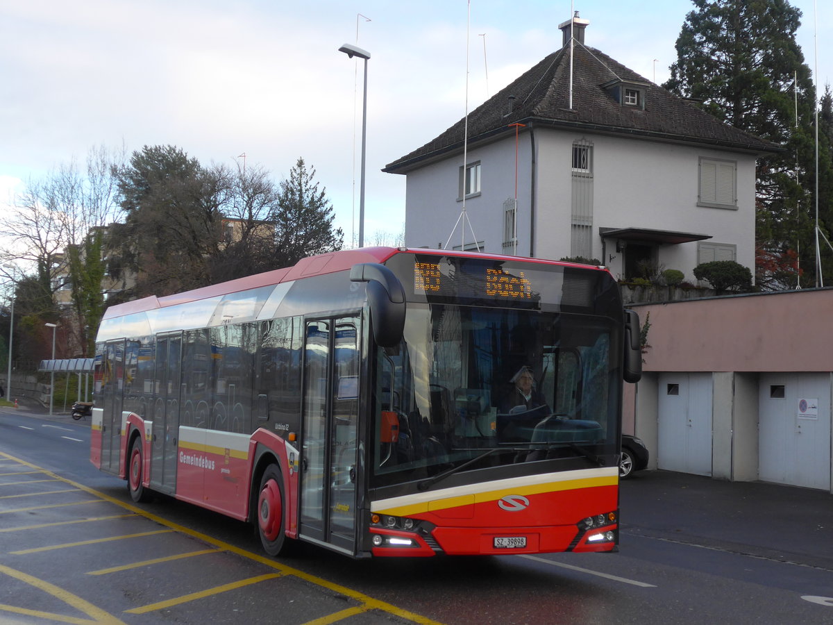 (187'617) - Landolt, Pfffikon - SZ 39'898 - Solaris am 1. Januar 2018 beim Bahnhof Pfffikon