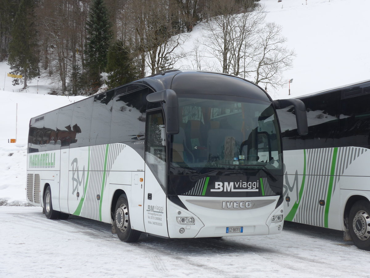 (187'639) - Aus Italien: Magnarelli, Terracina - EZ-987 FE - Iveco am 2. Januar 2018 in Engelberg, Titlisbahnen