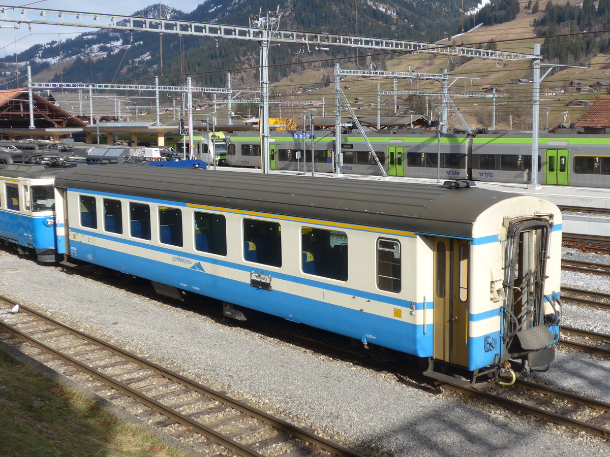 (188'077) - MOB-Personenwagen - Nr. 305 - am 28. Januar 2018 im Bahnhof Zweisimmen