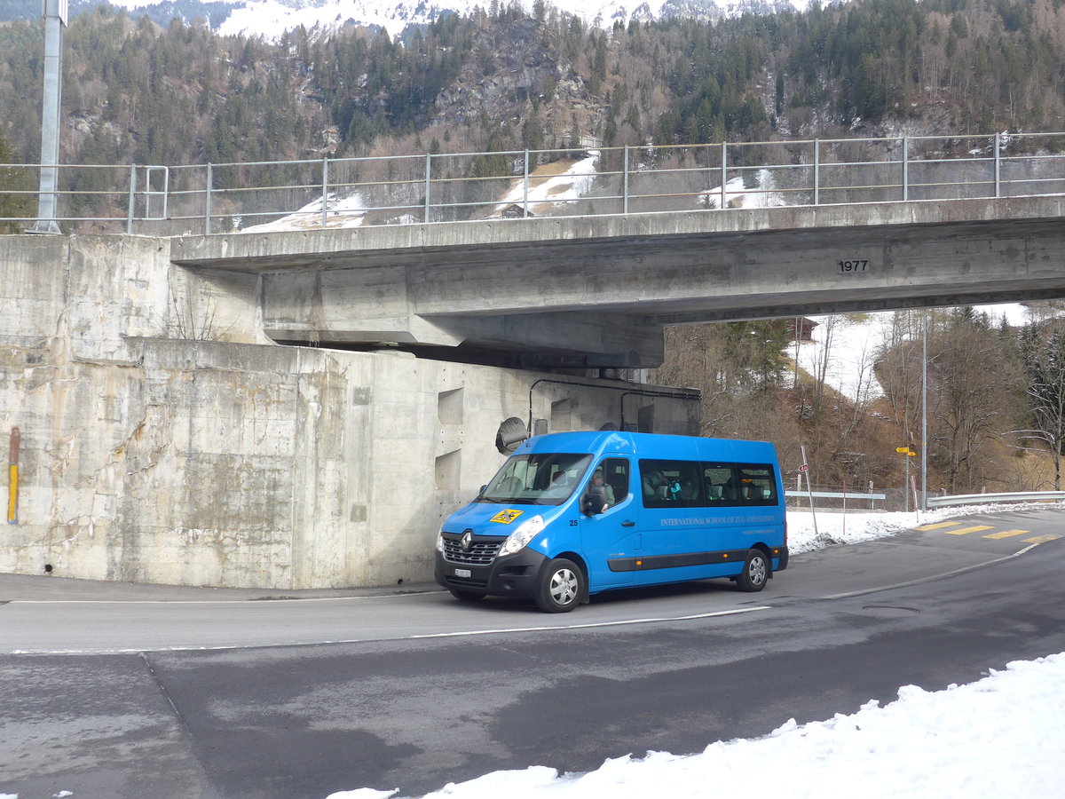 (188'262) - ISOCS, Baar - Nr. 25/ZG 101'321 - Renault am 5. Februar 2018 in Lauterbrunnen, Parkhaus