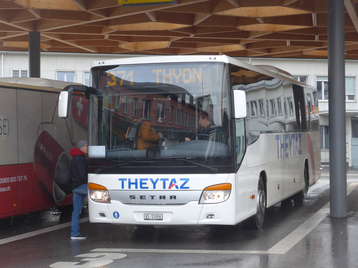 (188'420) - Theytaz, Sion - VS 11'006 - Setra am 11. Februar 2018 beim Bahnhof Sion