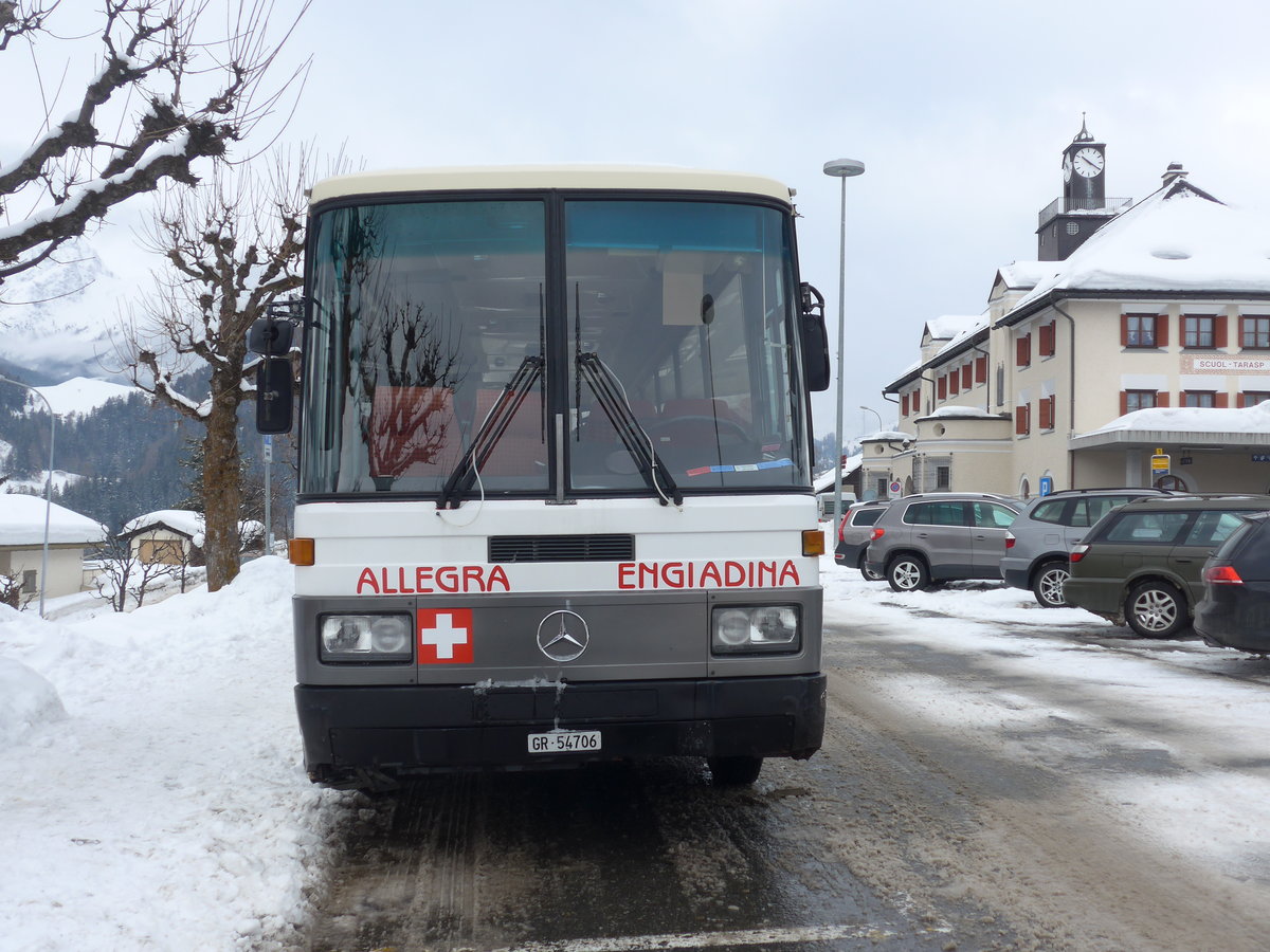 (188'748) - Kurhaus Val Sinestra, Sent - GR 54'706 - Mercedes/Lauber (ex Balzarolo, Poschiavo; ex Semadeni, Poschiavo; ex Kasper, Poschiavo) am 16. Februar 2018 beim Bahnhof Scuol-Tarasp