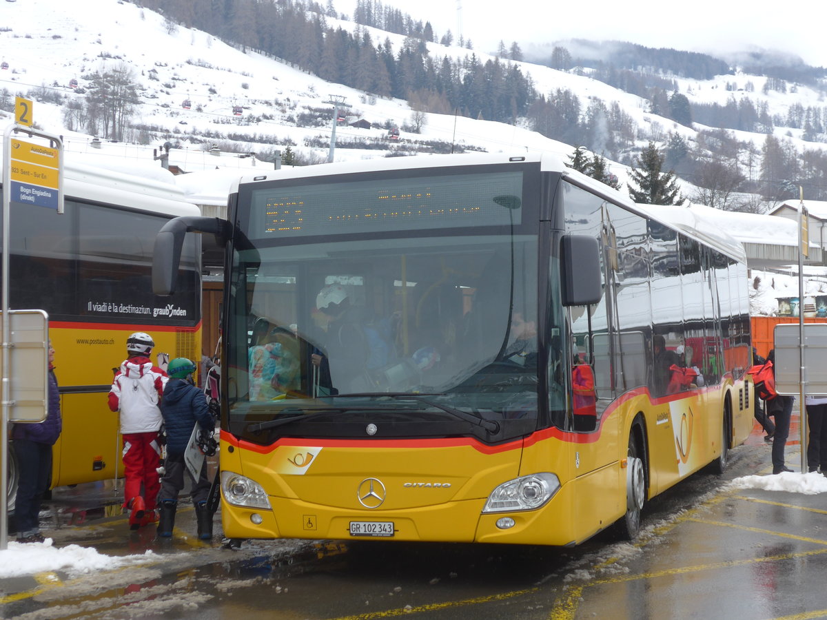 (188'754) - PostAuto Graubnden - GR 102'343 - Mercedes am 16. Februar 2018 beim Bahnhof Scuol-Tarasp