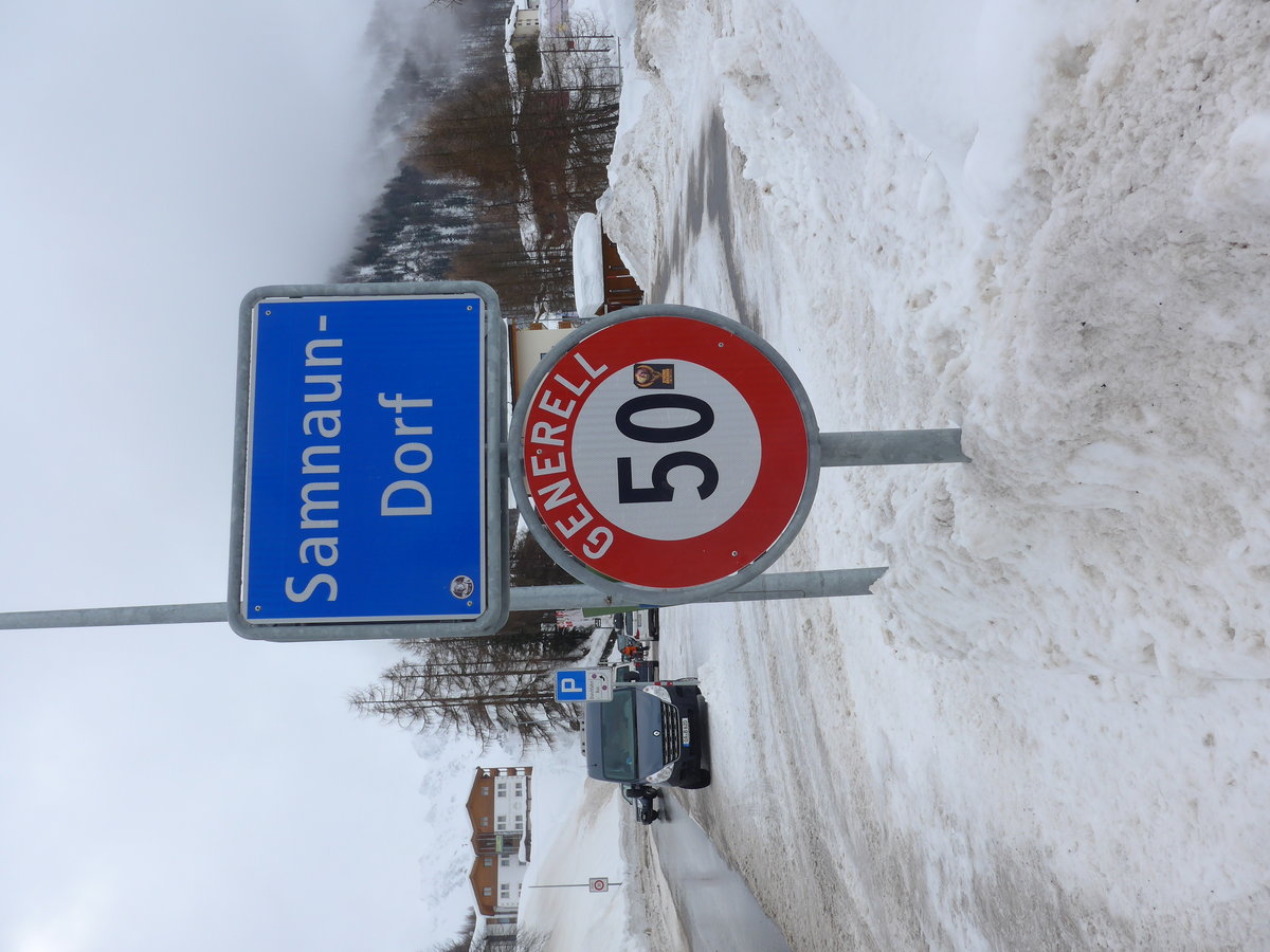 (188'768) - Ortstafel von Samnaun-Dorf am 16. Februar 2018