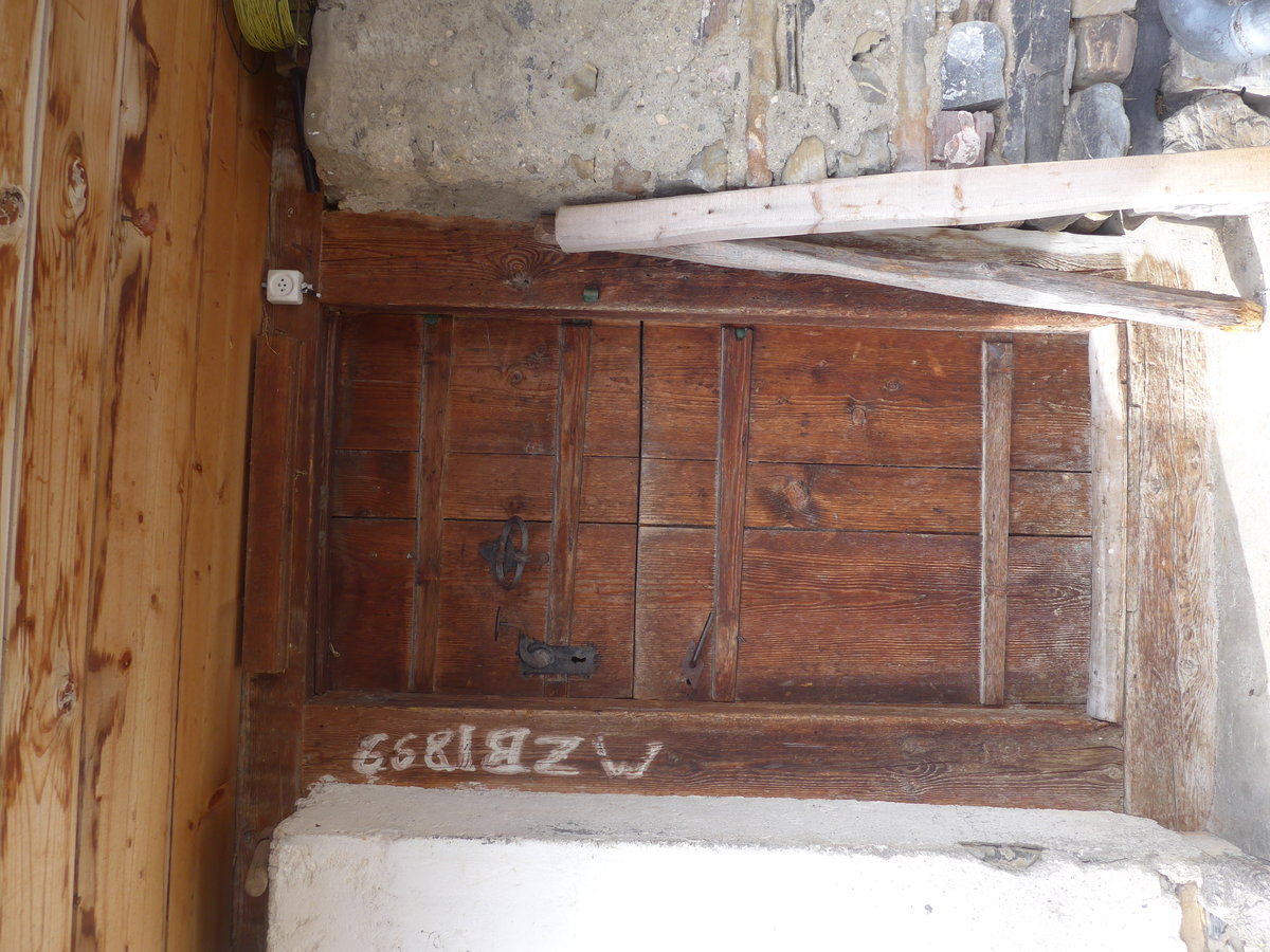 (189'092) - Alte Holztre auf dem Zihl-Ladholz am 5. Mrz 2018 bei Achseten