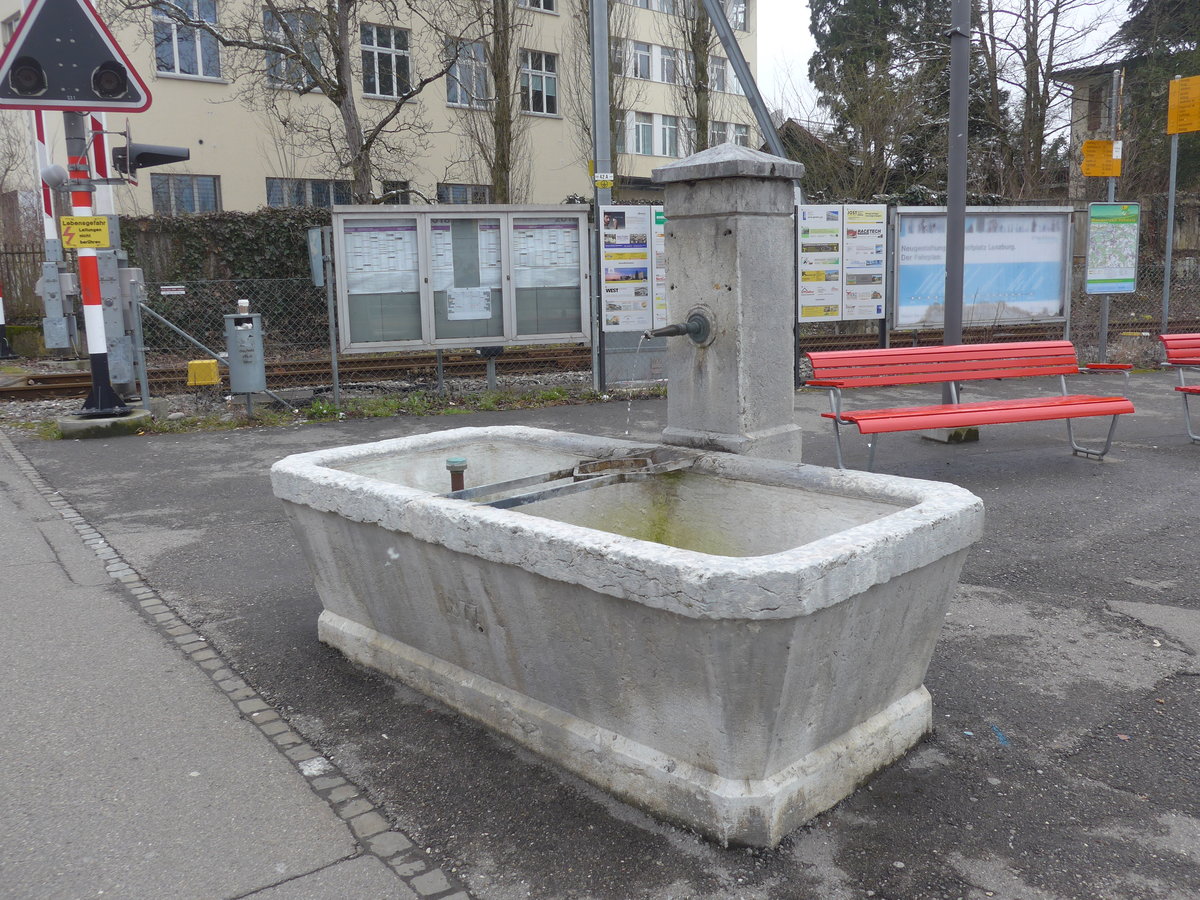 (189'527) - Brunnen von 1877 am 19. Mrz 2018 beim Bahnhof Lenzburg