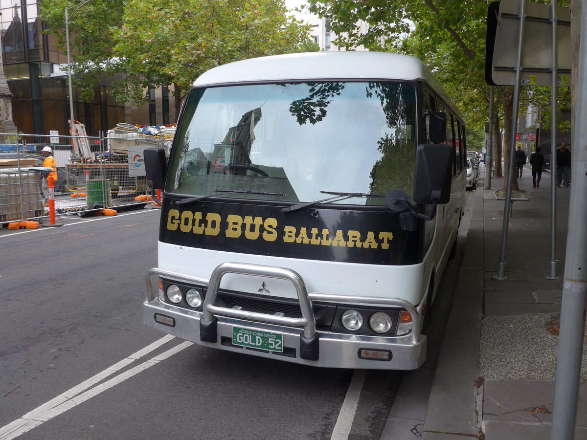 (190'134) - Gold Bus Ballarat - Nr. 52/GOLD 52 - Mitsubishi am 17. April 2018 in Melbourne