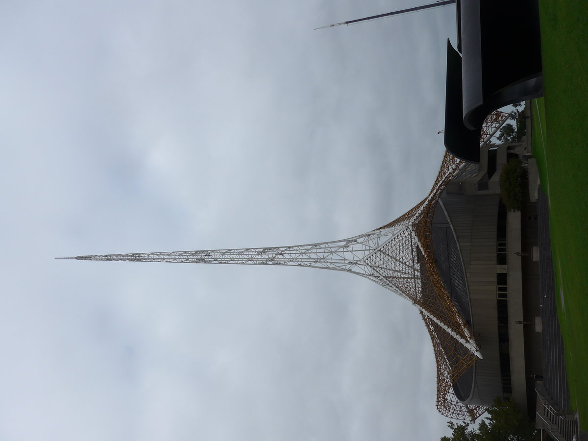 (190'138) - Der Metallturm bei der National Galerie von Victoria am 17. April 2018