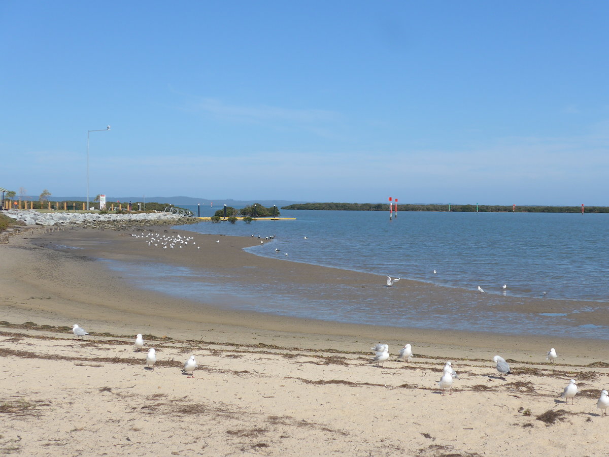 (190'206) - Mven am 18. April 2018 am Strand von Tooradin