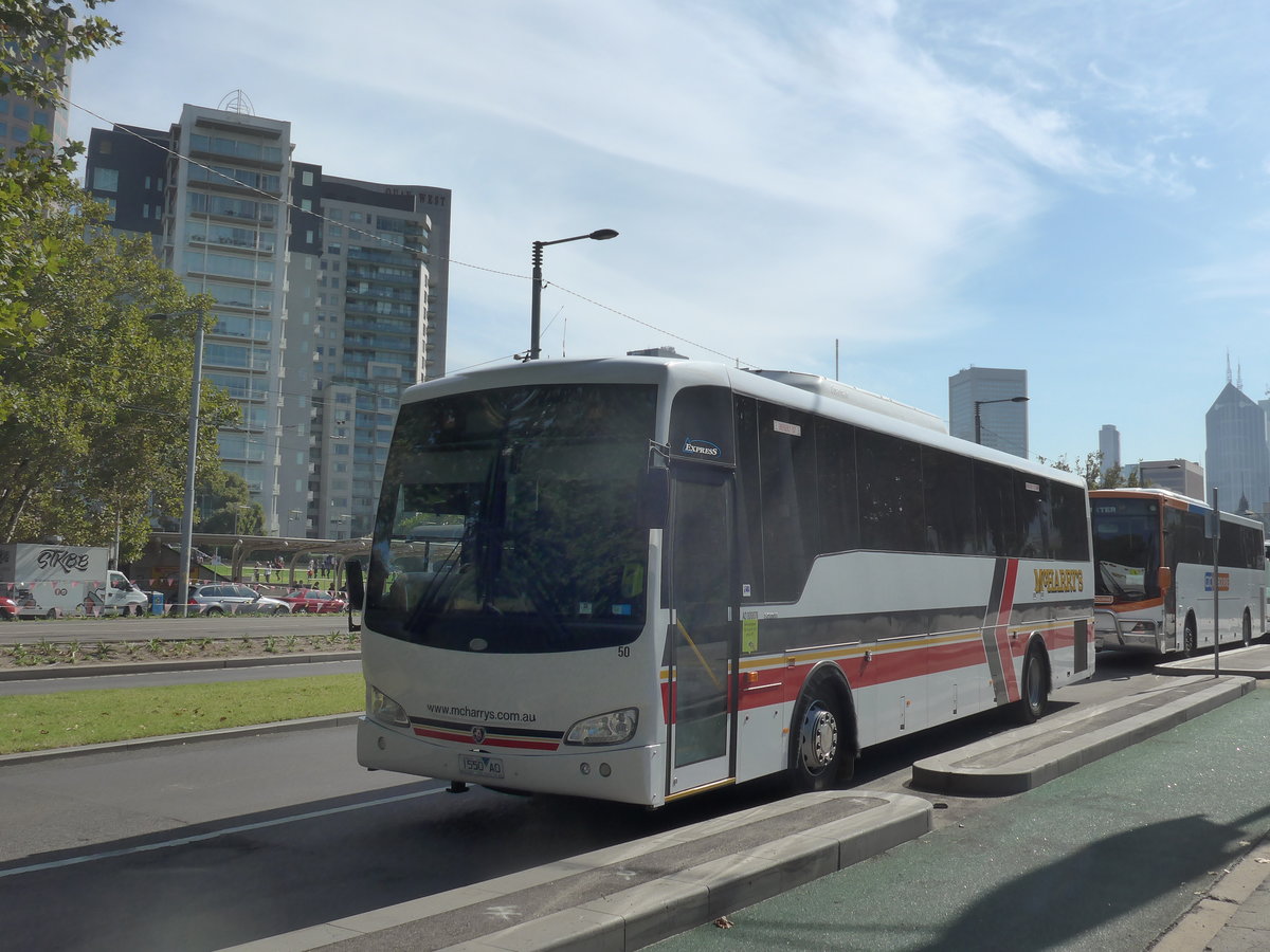 (190'369) - McHarry's, Geelong - Nr. 50/1550 AO - Scania/Express am 19. April 2018 in Melbourne, Queen Victoria Garden