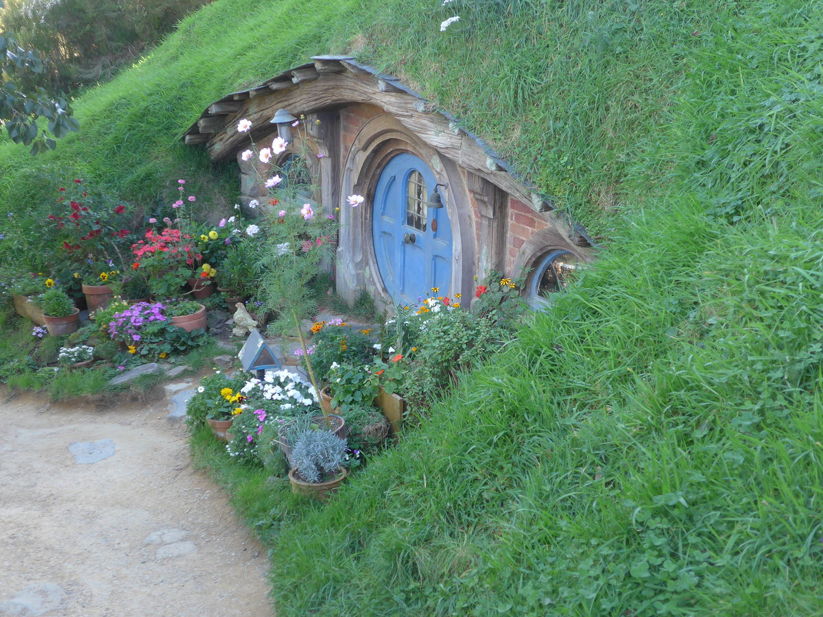 (190'930) - Hobbiton-Haus am 22. April 2018 bei Hinuera
