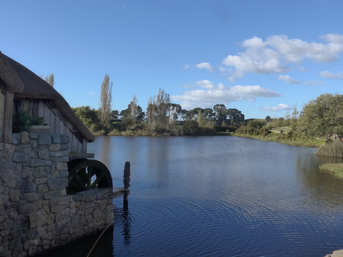 (190'966) - Mhle am See im Hobbiton am 22. April 2018 bei Hinuera