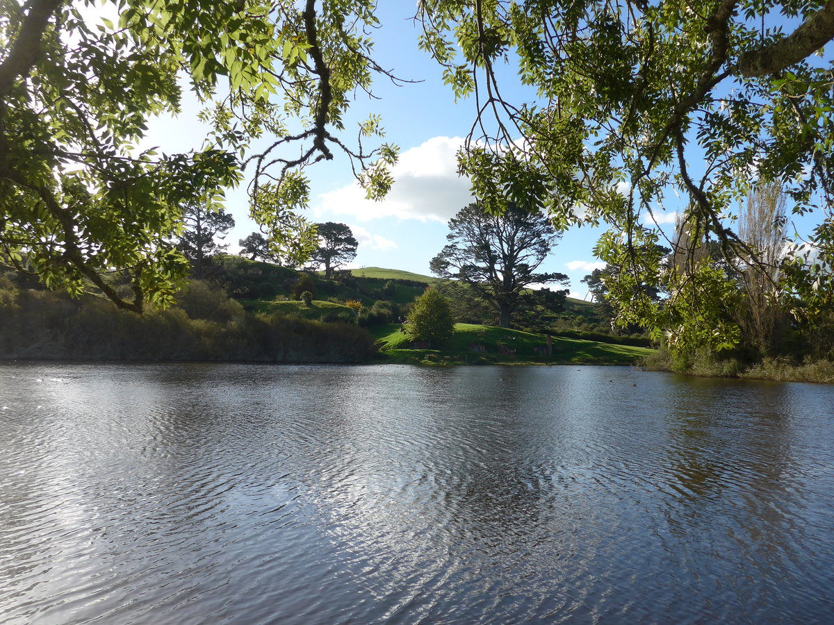 (190'972) - Seelandschaft im Hobbiton am 22. April 2018 bei Hinuera