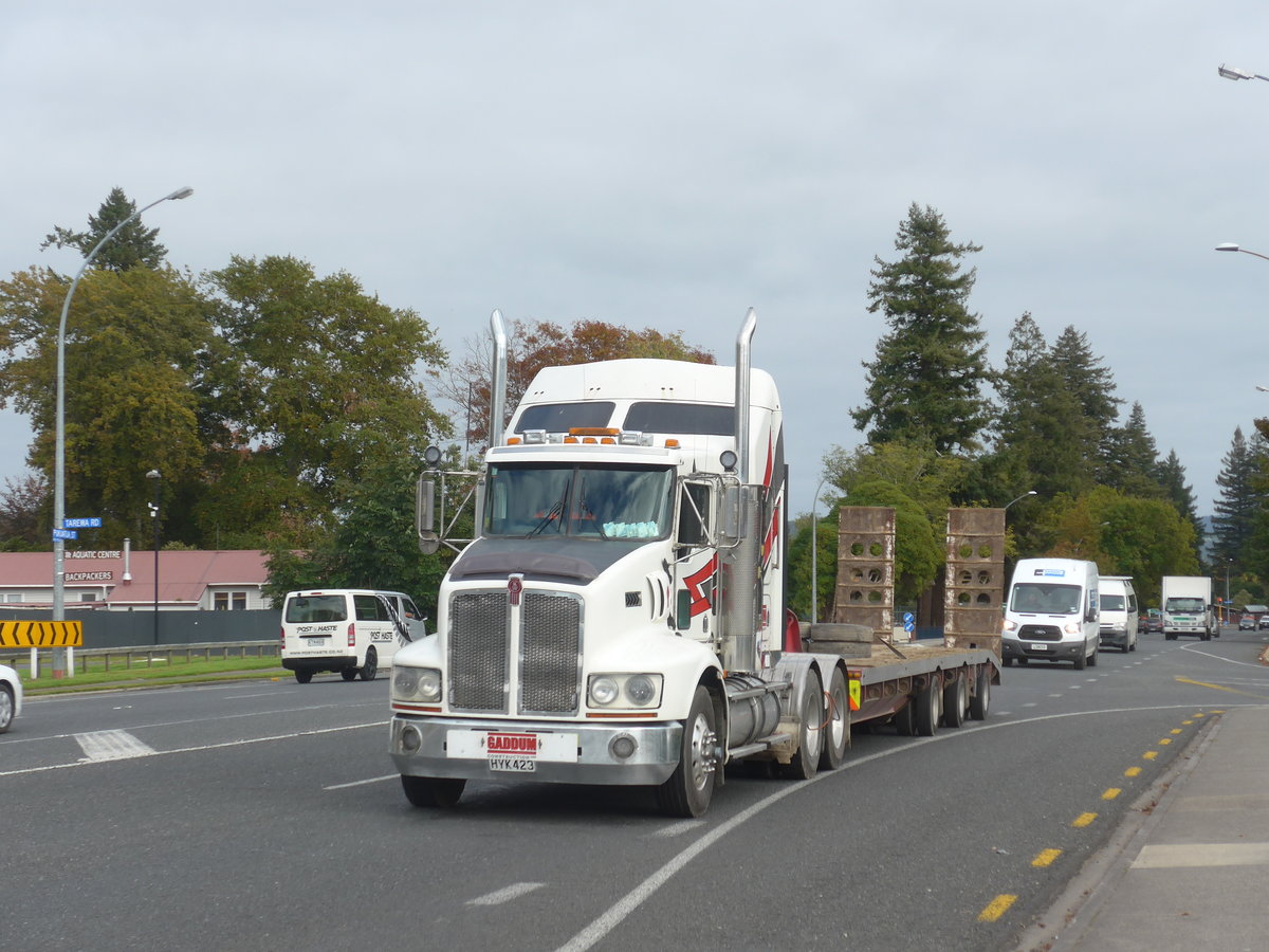(191'002) - Kenworth - HYK423 - am 23. April 2018 in Rotorua
