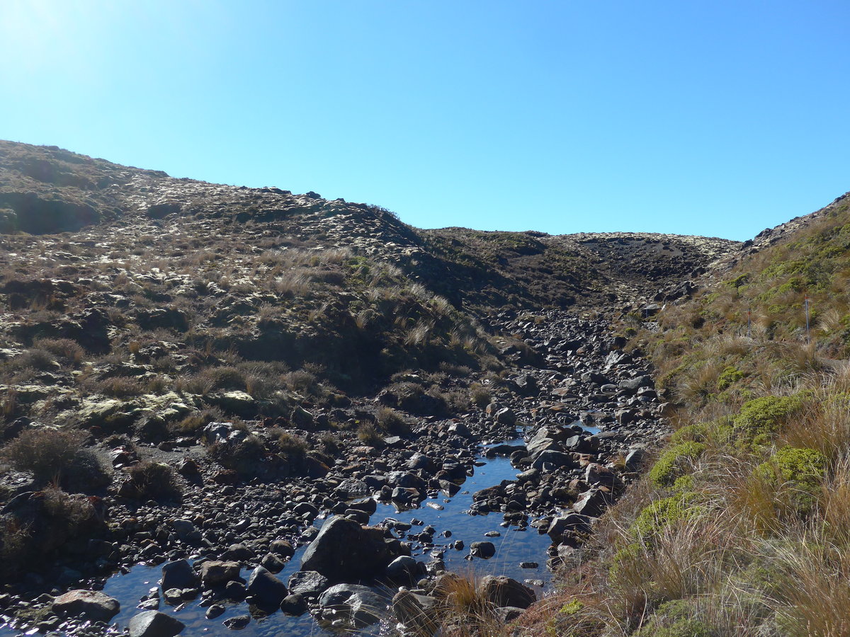 (191'369) - Kleiner Bergbach im Tongariro-Nationalpark am 25. April 2018 bei Whakapapa