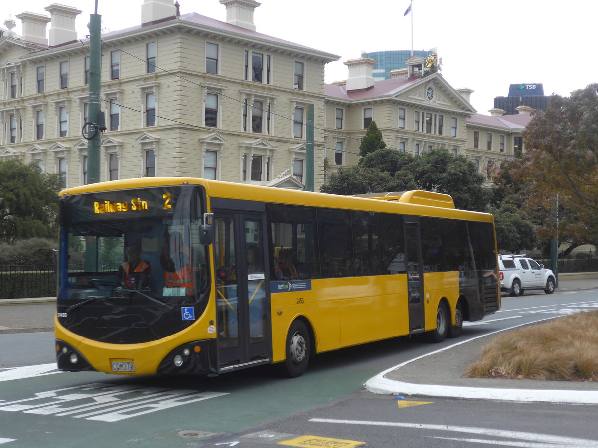 (191'643) - GO Wellington - Nr. 2455/CQM370 - MAN/Designline am 27. April 2018 beim Bahnhof Wellington