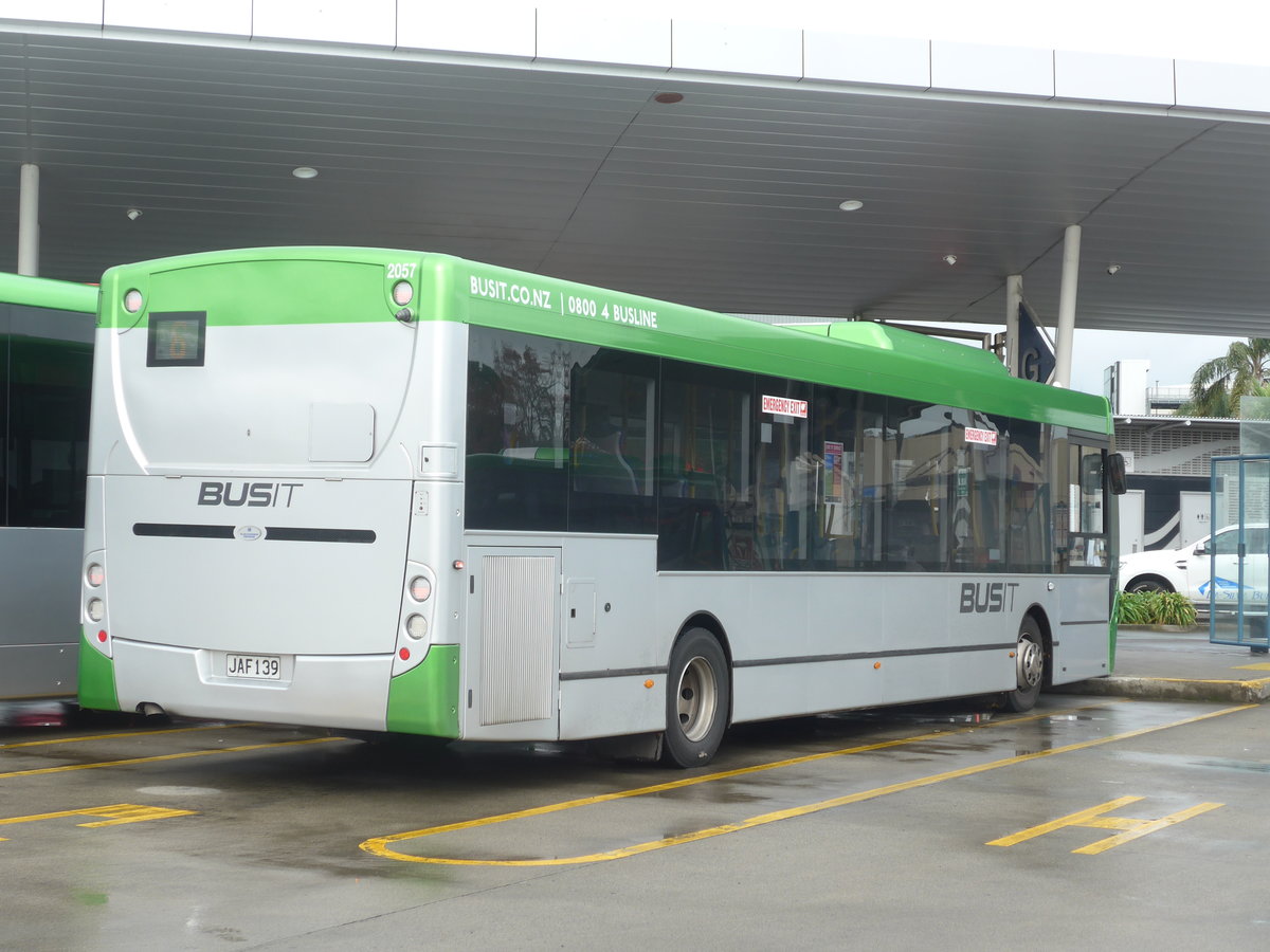 (191'895) - BusIt, Hamilton - Nr. 2057/JAF139 - Alexander Dennis/KiwiBus (ex Pavlowich, Auckland; ex Vorfhrfahrzeug) am 29. April 2018 in Hamilton, Centralstation