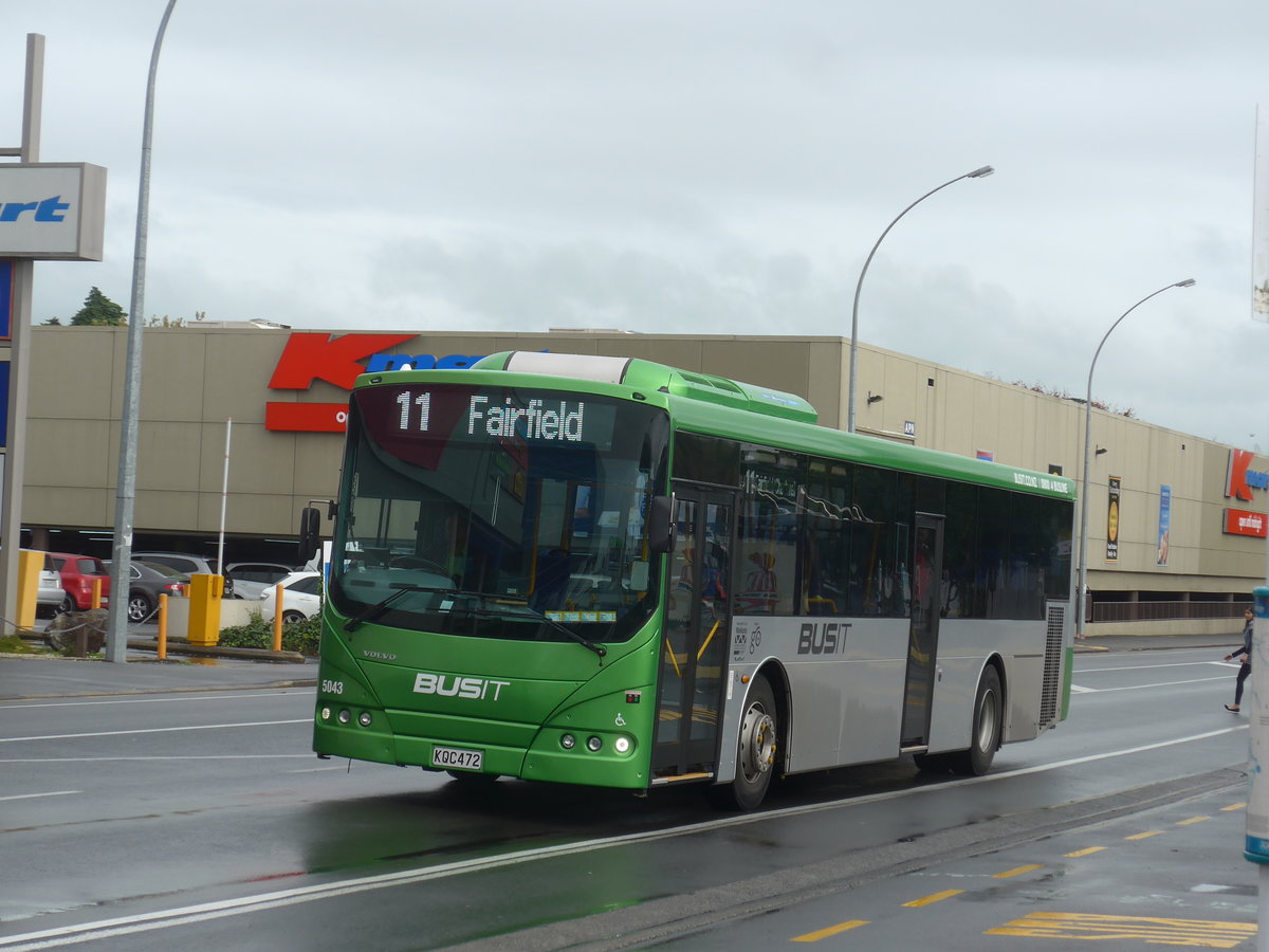 (191'899) - BusIt, Hamilton - Nr. 5043/KQC472 - Volvo/GBV NZ am 29. April 2018 in Hamilton, Centralstation