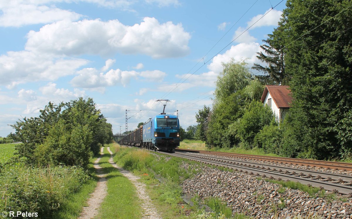 192 005 zieht ein Holzzug bei Postbauer-Heng in Richtung Süden. 03.07.20