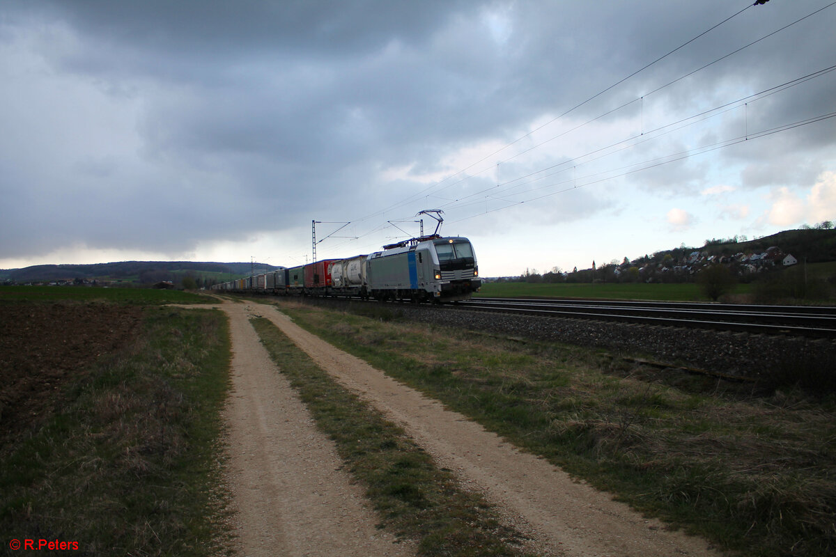 193 129 mit einem KLV Zug kurz vor Treuchtlingen. 23.03.24