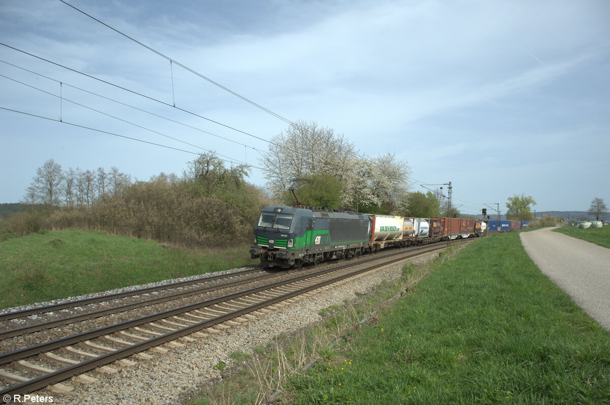 193 201-1 mit einem KLV Zug bei Pölling. 07.04.24